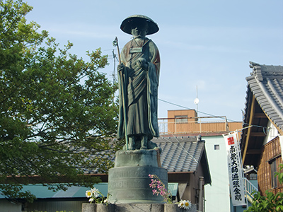 如意輪寺永代供養塔、1年間個別に安置した後、合祀